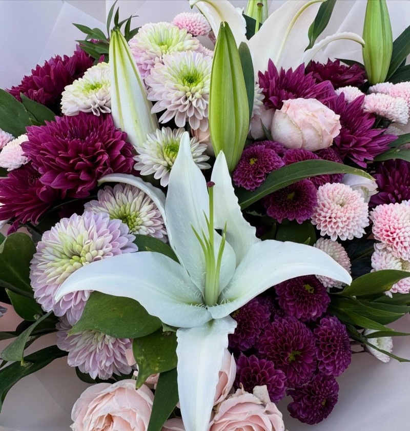 Kasımpatı ve lilyum buketi