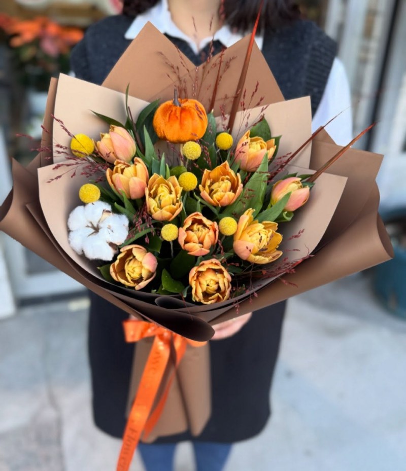 Turuncu laleler buketi