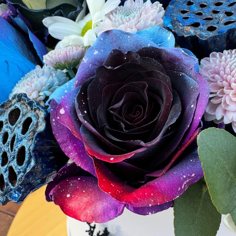 Galaksi Gülleri Kutu Aranjmanı