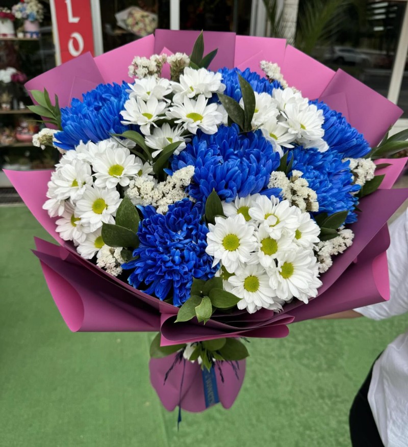 Beyaz Kasımpatı & Mavi Anastasia Buketi