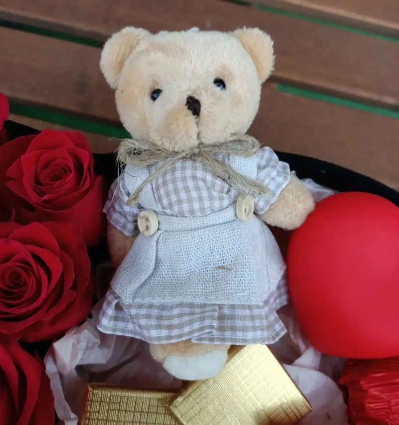 Harfli Kırmızı & Beyaz Gül Kutusu