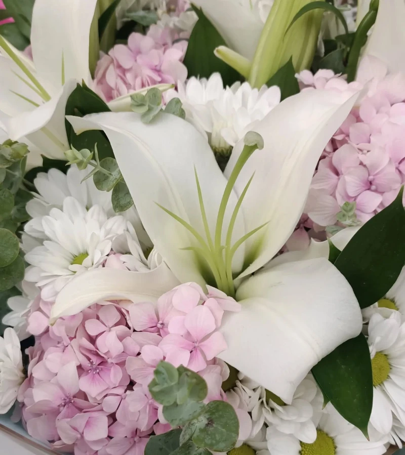 Beyaz Lilyum & Papatya Buketi