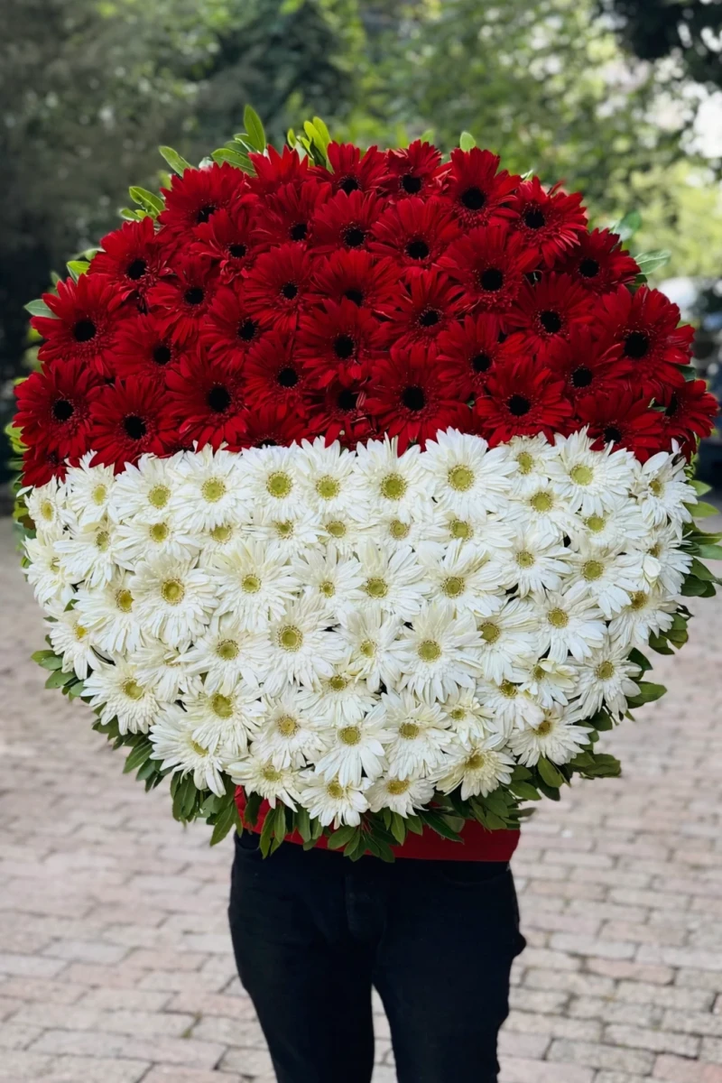 Kırmızı & Beyaz Gerbera Ayaklı Çelenk